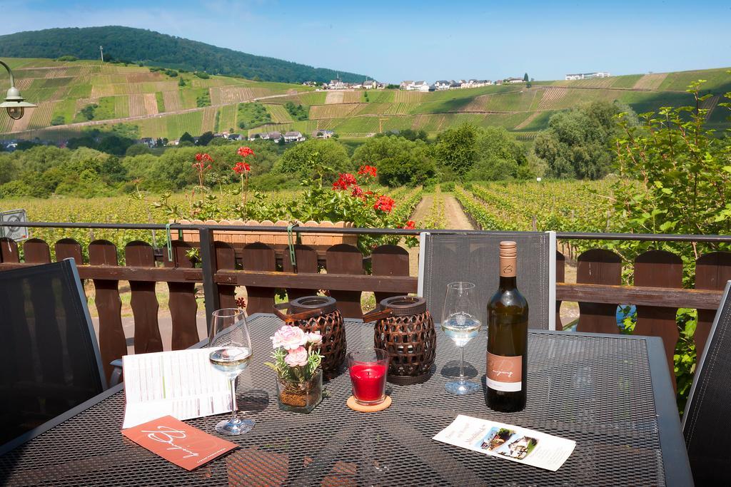 Pension Und Weingut Moselblick Brauneberg Eksteriør billede